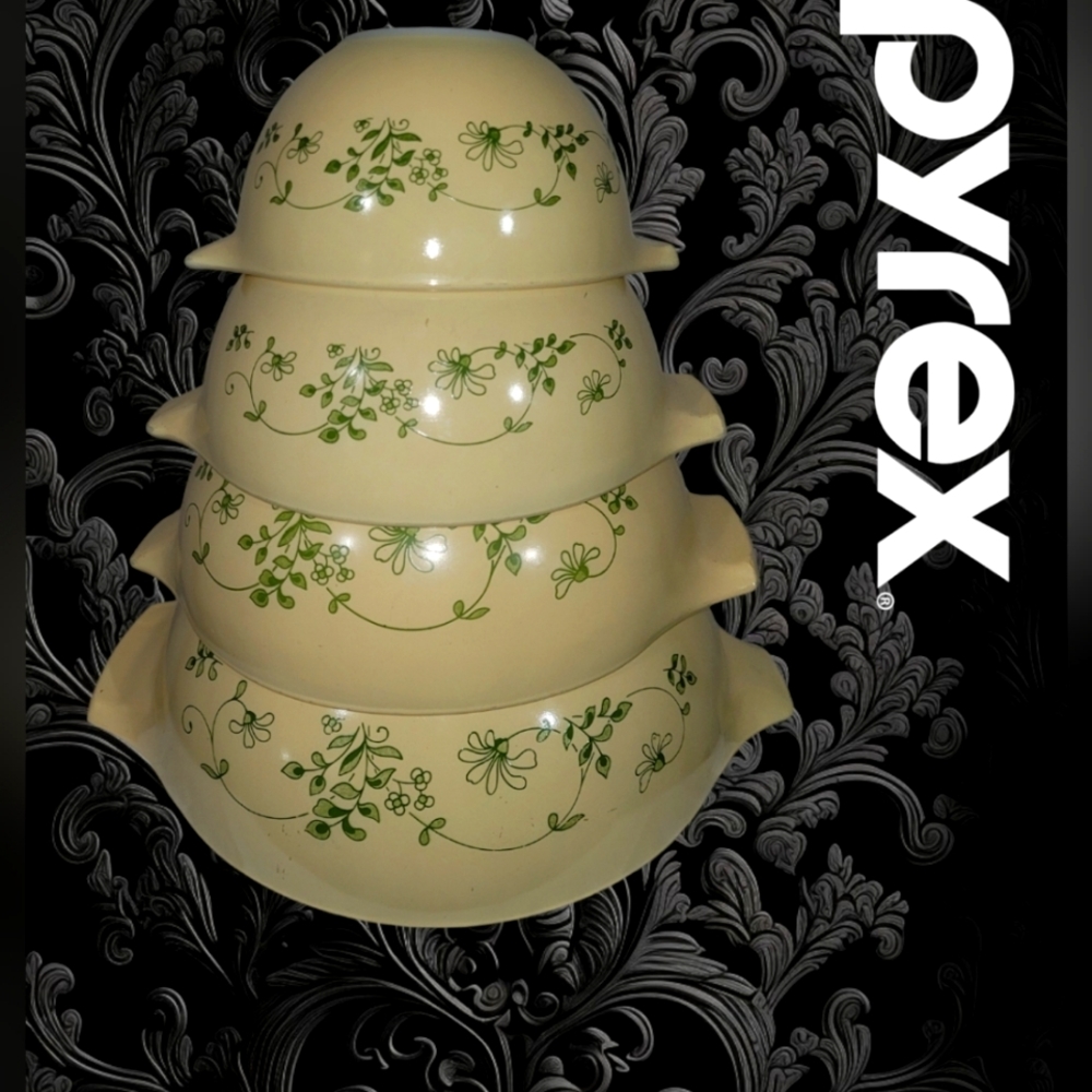 Pyrex wintergreen nesting bowls